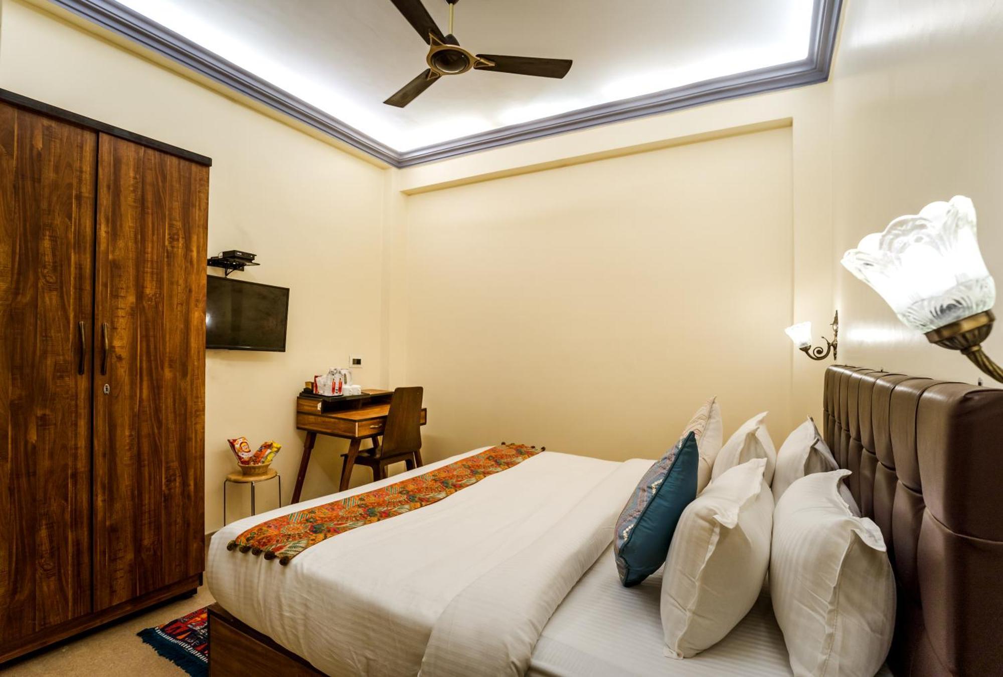 Tripli Hotels Silver Shine Varanasi Exterior photo