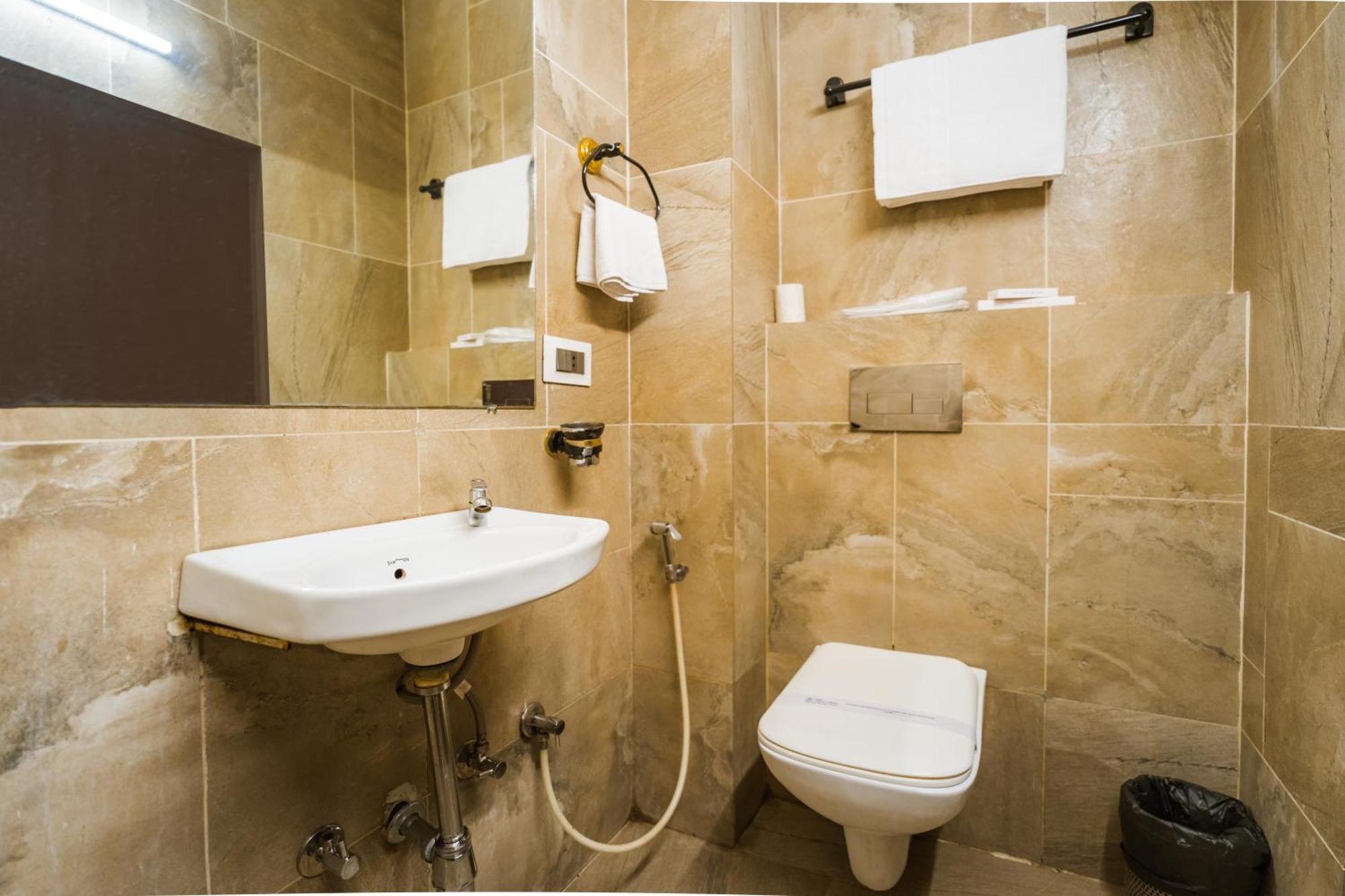Tripli Hotels Silver Shine Varanasi Exterior photo