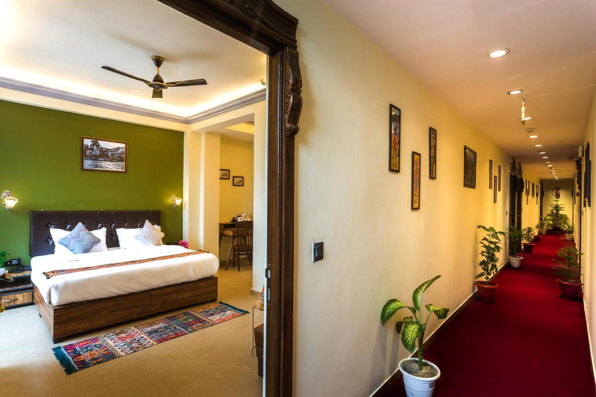 Tripli Hotels Silver Shine Varanasi Exterior photo