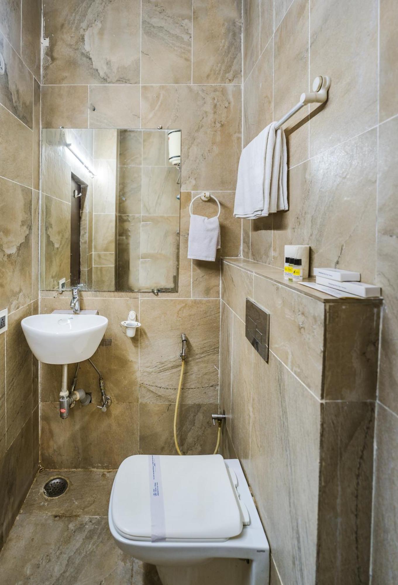 Tripli Hotels Silver Shine Varanasi Exterior photo