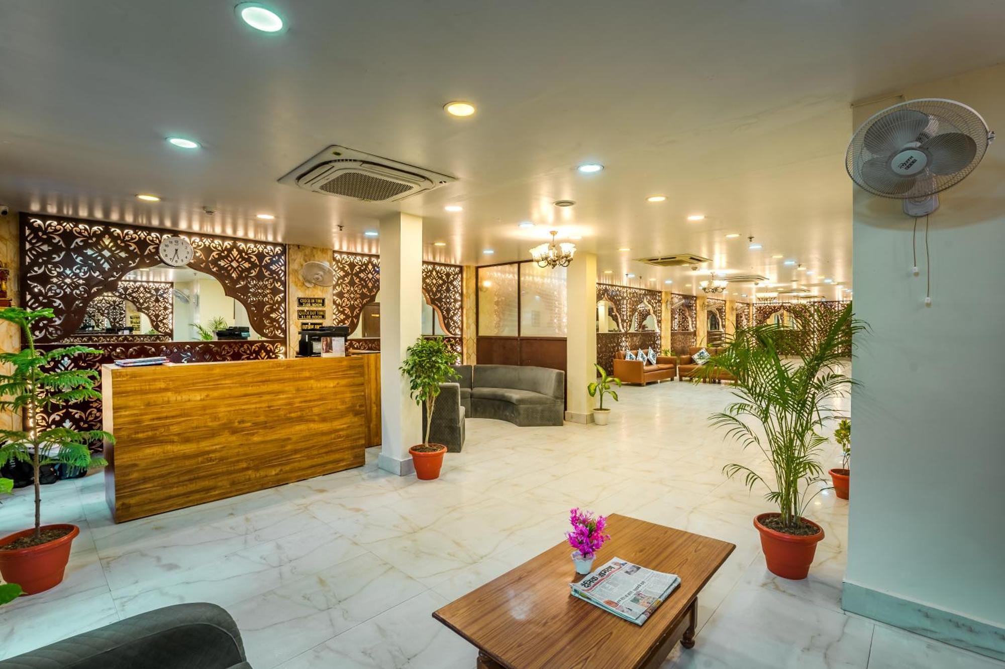 Tripli Hotels Silver Shine Varanasi Exterior photo