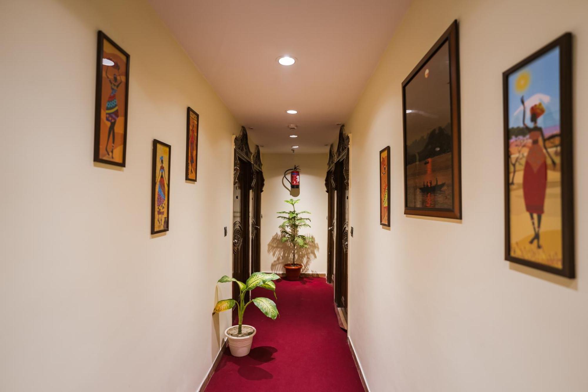 Tripli Hotels Silver Shine Varanasi Exterior photo