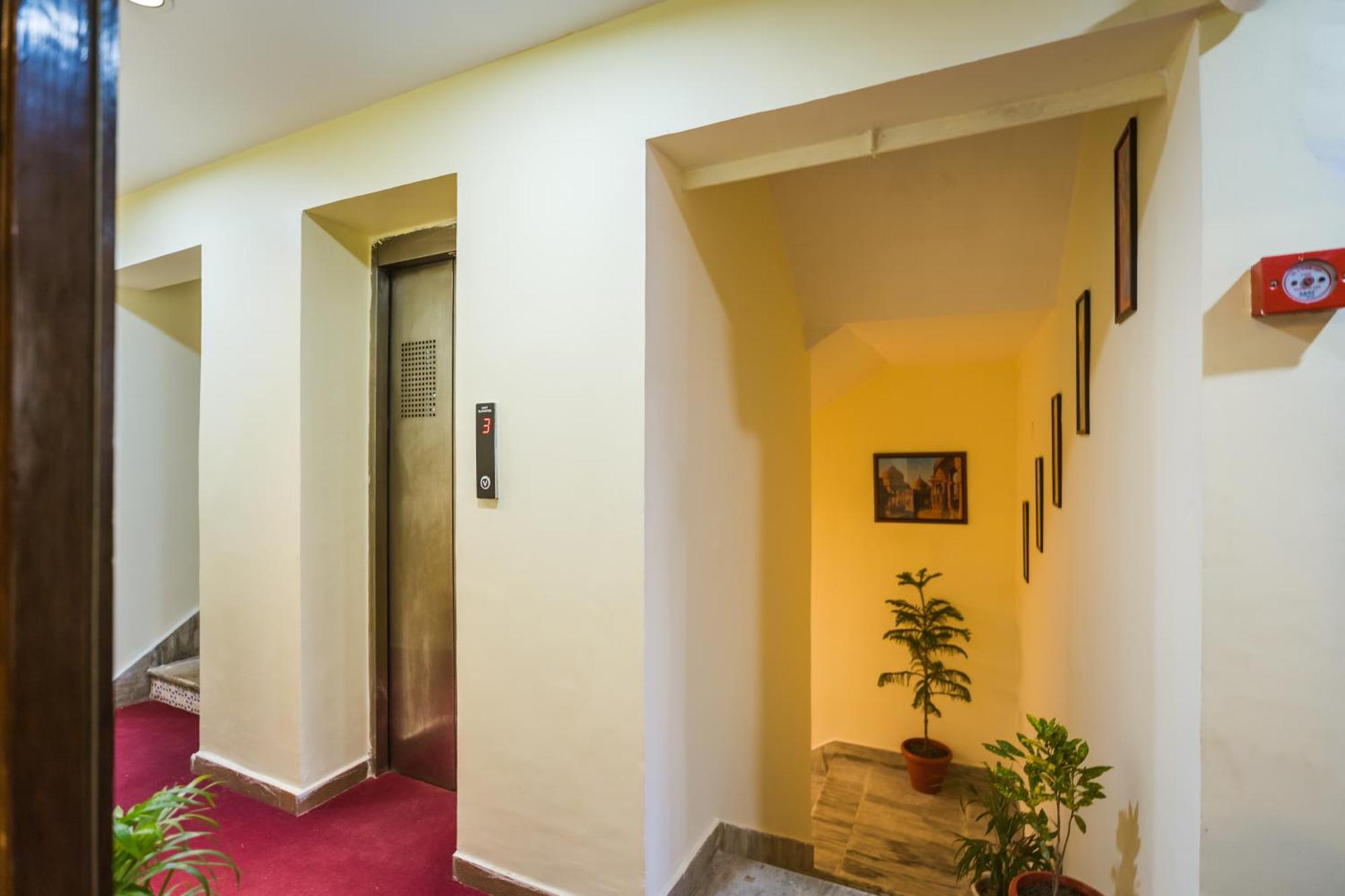 Tripli Hotels Silver Shine Varanasi Exterior photo