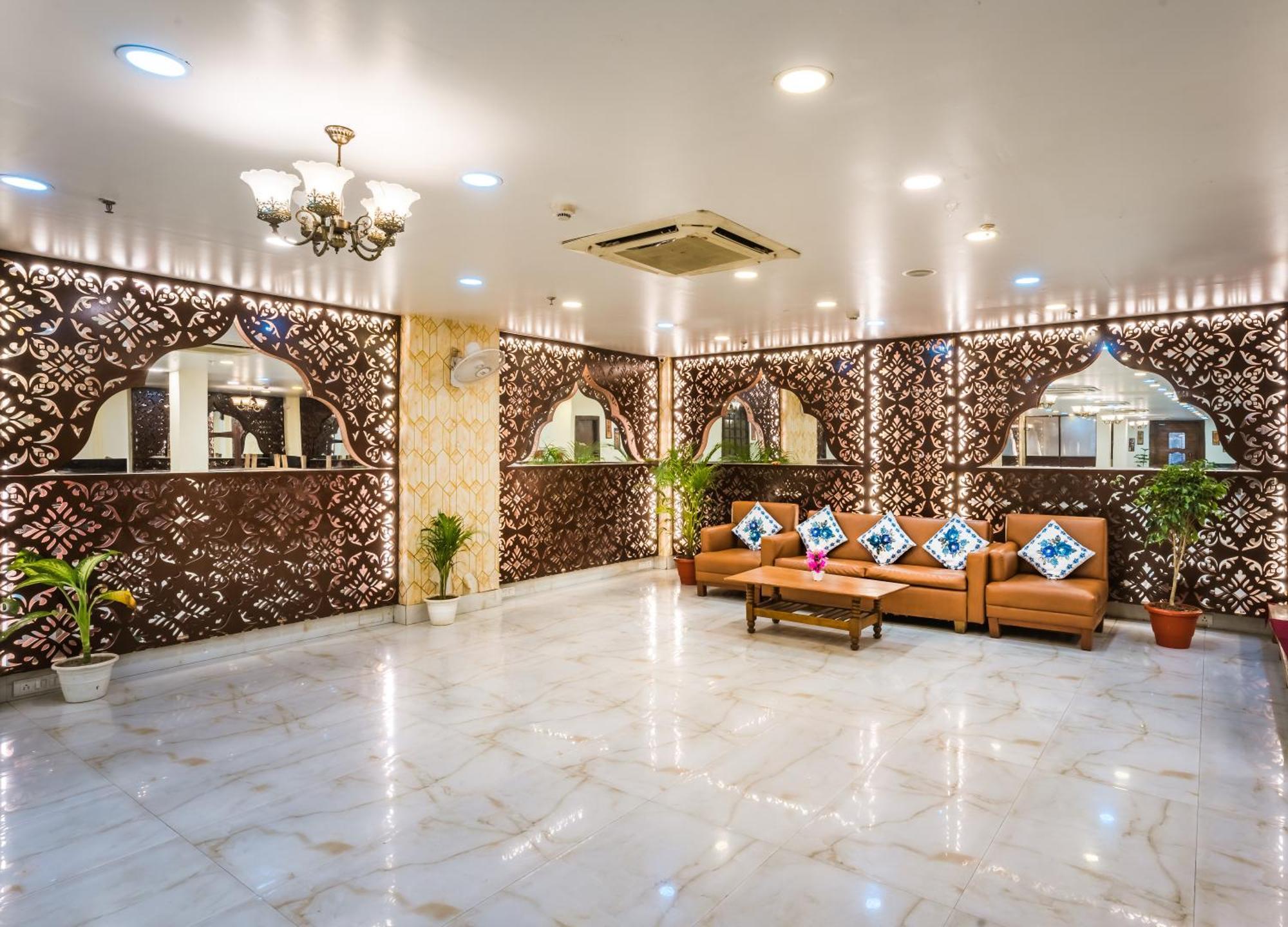 Tripli Hotels Silver Shine Varanasi Exterior photo
