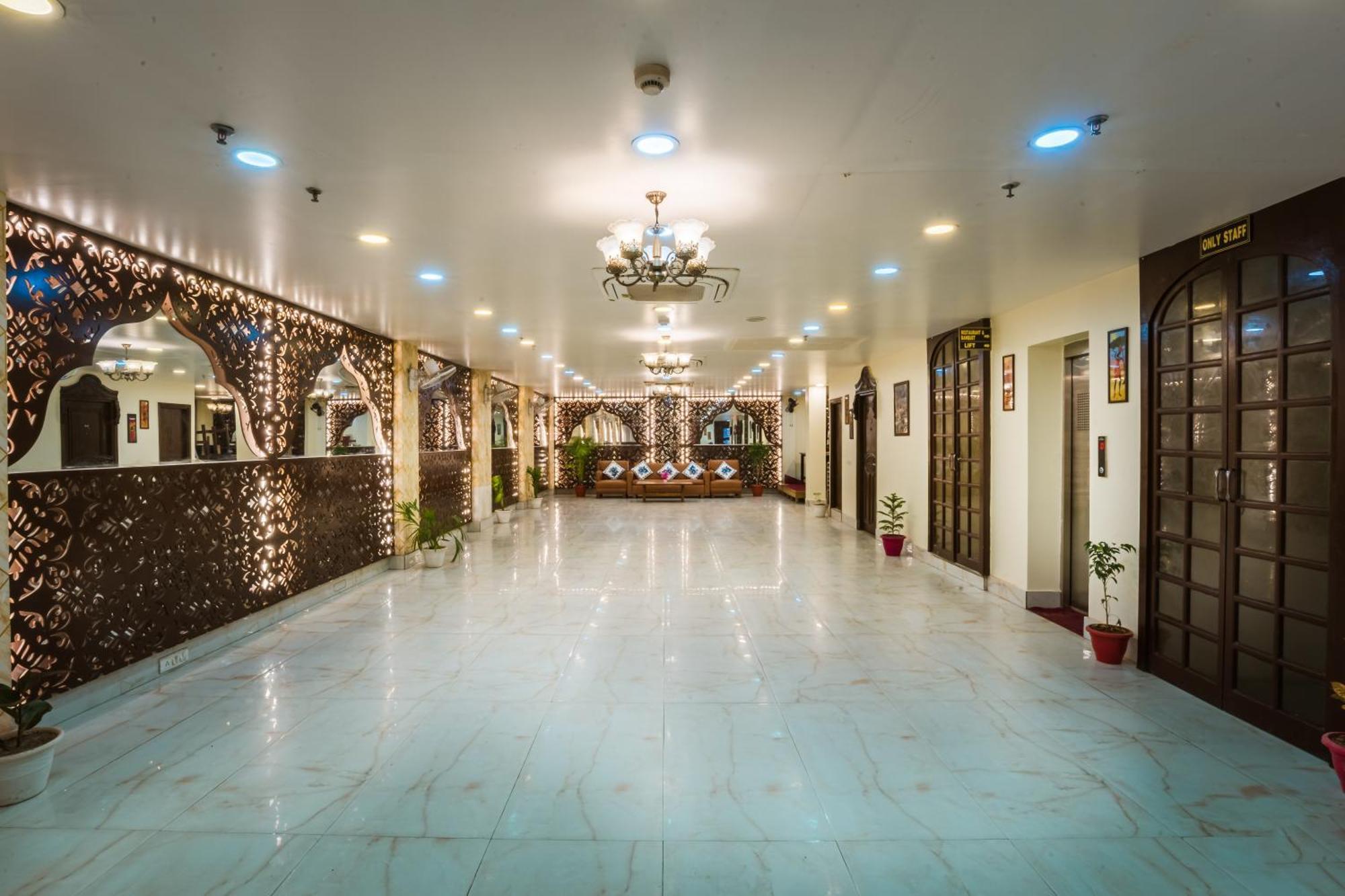 Tripli Hotels Silver Shine Varanasi Exterior photo